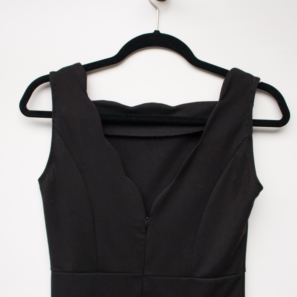 ✨ASDS Women | Black Scalloped Fitted Sheath Dress - Picture 4 of 7